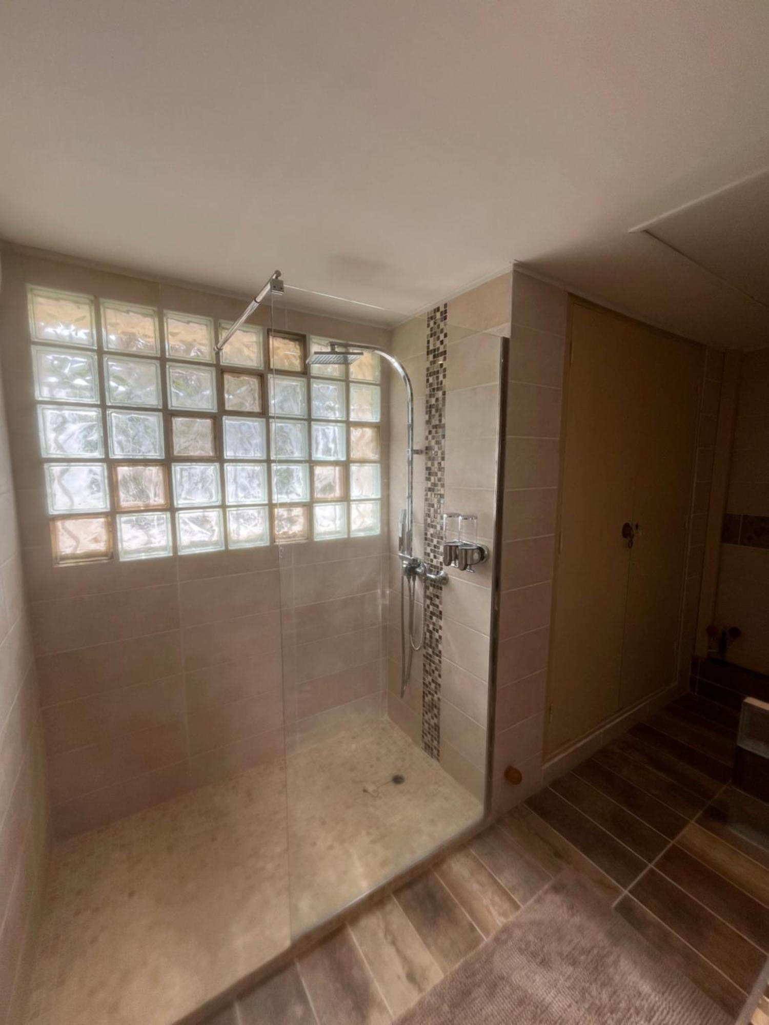 Chambre D'Hotes La Tour-dʼAigues Esterno foto